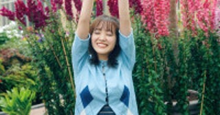 松田里奈が植物園で花のマネ？1st写真集『まつりの時間』ユーモアあふれる新規カット解禁