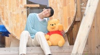 プーさんと触れ合う羽生結弦がかわいすぎ！『プーさんへ 羽生結弦とくまのプーさん メモリーブック』メイキング動画公開