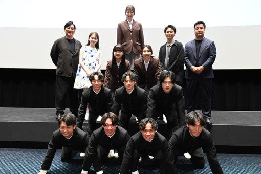山田杏奈、青木柚、ピエール瀧、映画『NEW GROUP』の公開記念舞台挨拶に18名の日体大体操部と登壇！［イベントレポート］