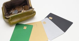 お金持ちの友人は「数百円の買い物」でもゴールドカードで支払っています。数百円なら現金の方が手軽だと思うのですが、なにか「メリット」でもあるのでしょうか？