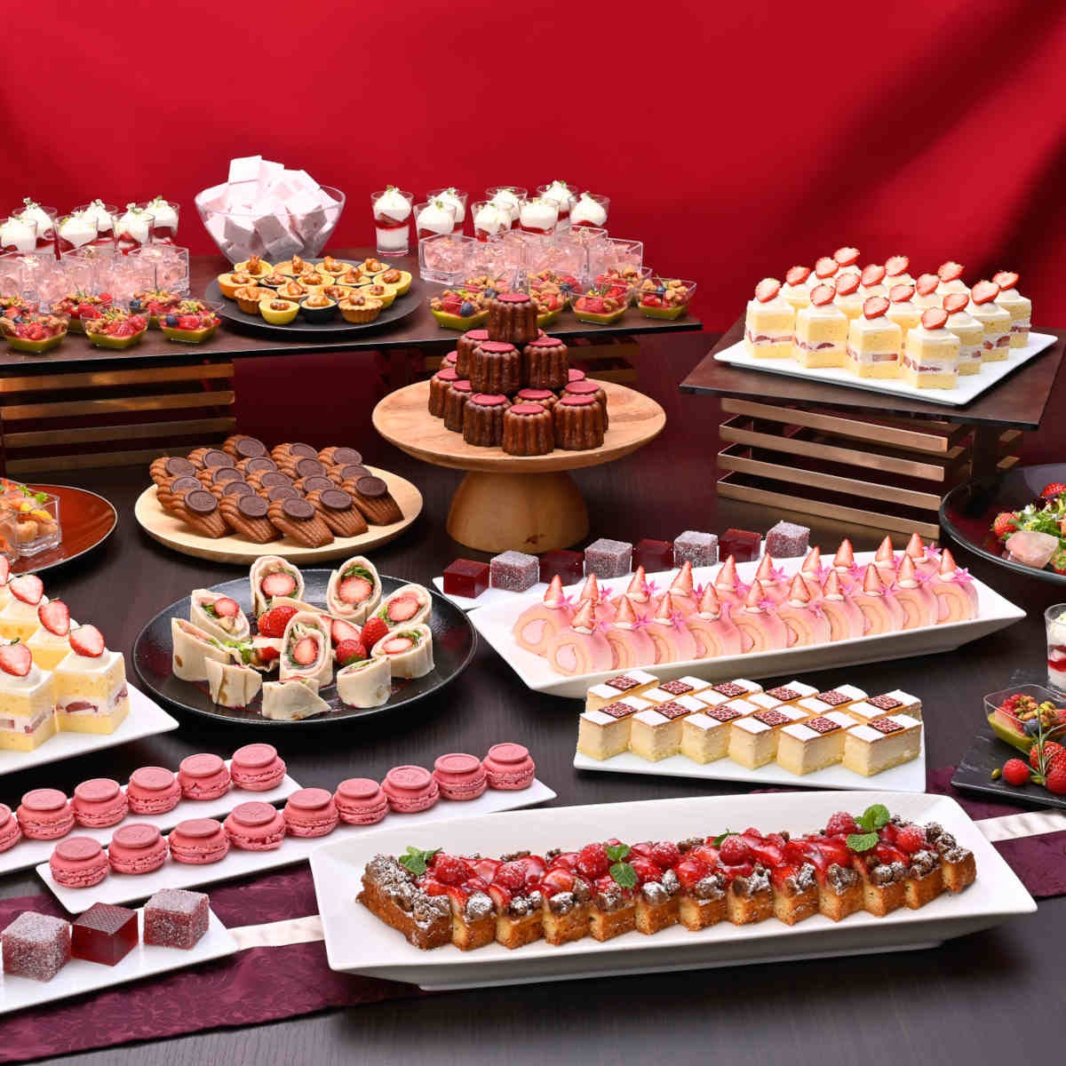 丸ノ内ホテルで初開催！いちごと桜のビュッフェが登場。「丸の内はちみつ」のスイーツも