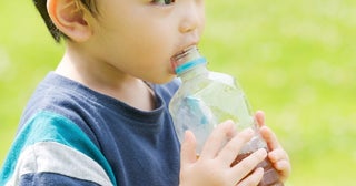 ペットボトル飲料を口にした3歳児が一時意識不明の重体に…なぜ？ 中に入っていたものは、実は…