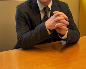 「休日の電話に出ないのは当然」な若手と「責任が重くなり休めない」上司…「つながらない権利」で分断される職場のリアル