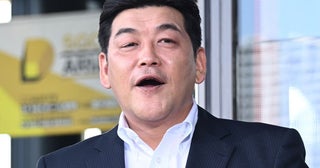 サンドウィッチマン富澤、“ピースサインに違和感”判明した病気「伊達は右手がそんな状態」