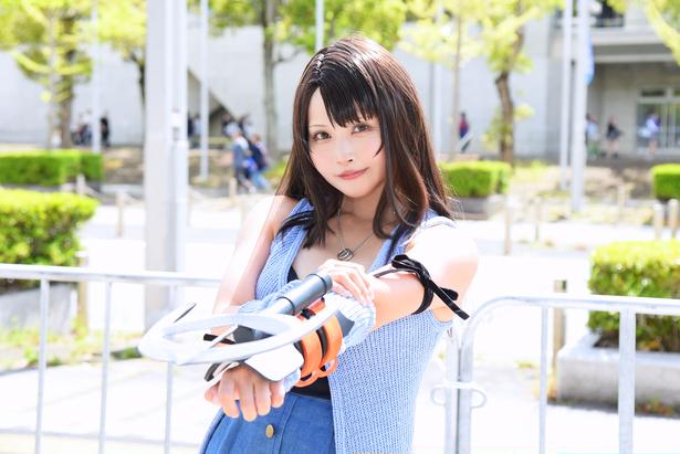スタイル抜群の「ファイナルファンタジー8」“リノア”コスプレイヤー「特徴的な武器も完全再現」＜ニコニコ超会議＞