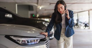 スーパーの駐車場に止めていた車に傷が付いていてショック…！ 修理代は「10万円」と言われたのですが、相手が見つかったら請求することはできるのでしょうか？