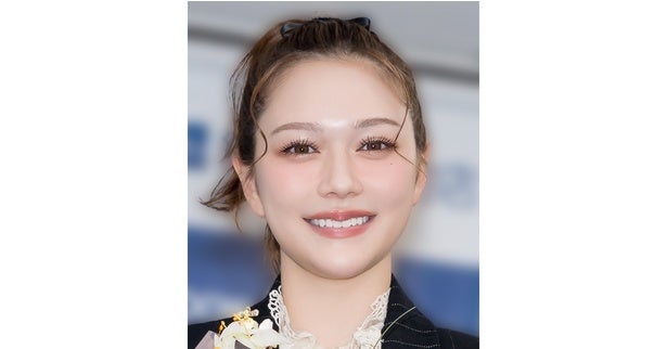 「来月で28歳みたいです！」…村重杏奈、黒ジャケット×デニムハーフパンツの“モード”コーデに「雰囲気変わったよね！」の声