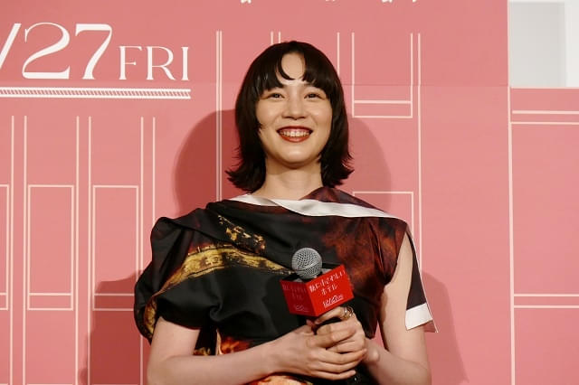 のん、念願だった「性格が悪い役」主演作「私にふさわしいホテル」で“一番性格が悪い役”を快演