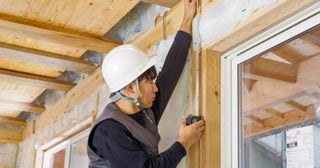 家をリフォームします。工事中は大型車が入ったり、騒音が出たりするので、近所にあいさつに伺う予定です。一緒に渡す品はどのくらいの金額のものが無難でしょうか？