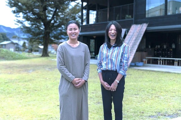 プロスキーヤー小野塚彩那氏と、どろんこ会理事長安永愛香氏が対談！YouTubeで公開中