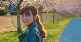  小松彩夏、愛息子とのお花見散歩ショットに「MVみたい」 