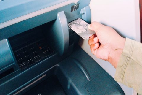 年金受給中の父が死亡。口座凍結前に「最後の年金20万円」を急いで引き出したら、後日「不正受給だ！」と役所から連絡が！ 知らないと“犯罪扱い”される、未支給年金の正しい受け取り方とは