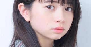 上段は真顔、下段は微笑み…桜田ひより、暗っぽい雰囲気の中で美顔輝く1枚に「これぞ顔面国宝!!」の声