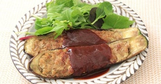 器にも肉だねにもなすたっぷり！ボート型で見た目も楽しいジューシーな「なすハンバーグ」！