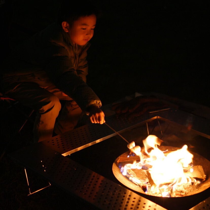 【都会でキャンプ気分！】家族で焚き火を囲んでチルタイム…♡コールマンの「焚き火ナイト」に親子で参加