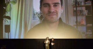 『オブセッション 災愛』主演マイケル・ジョンストン「こんなに笑える作品になるとは」舞台あいさつにリモート登壇