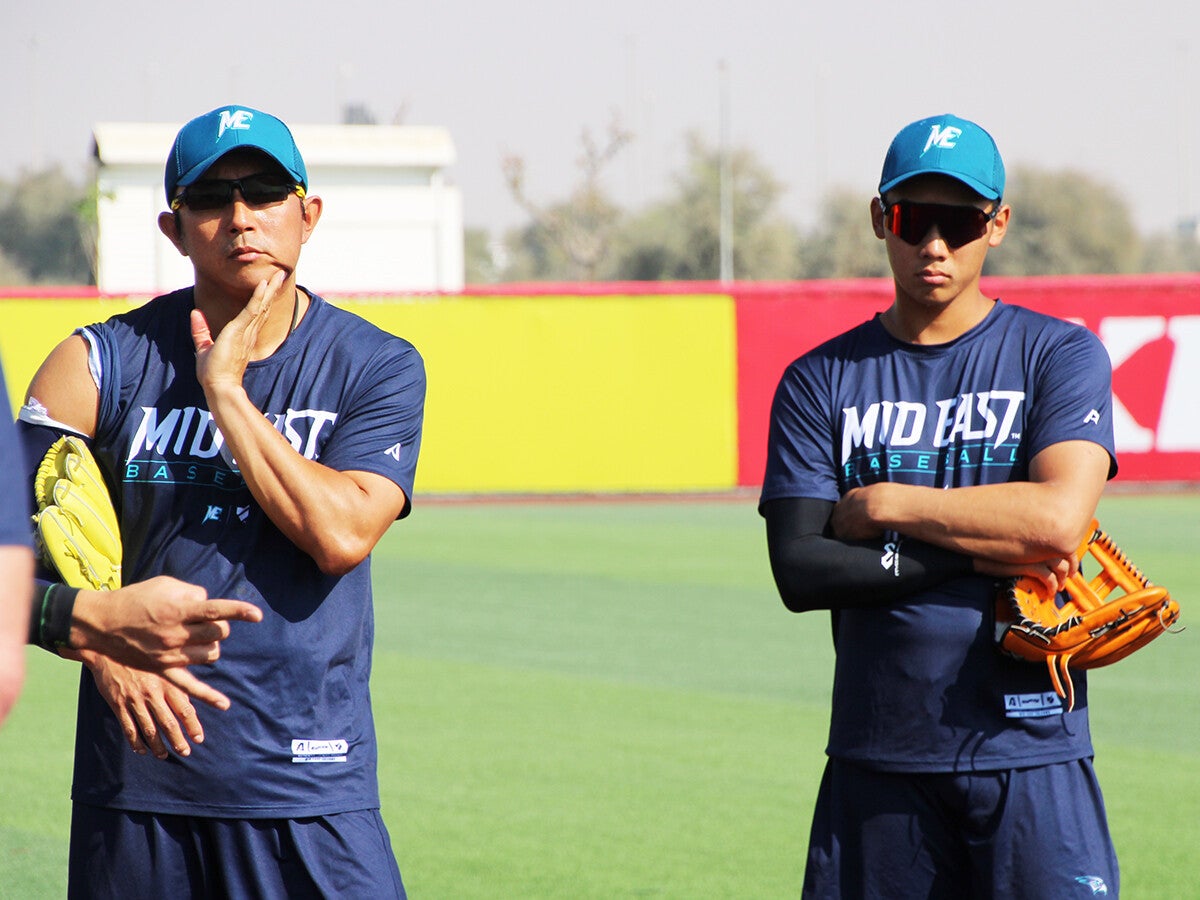 川﨑宗則と田内真翔の二遊間コンビがドバイで過ごす濃密な１カ月野球不毛の地で咲いた新たな師弟関係