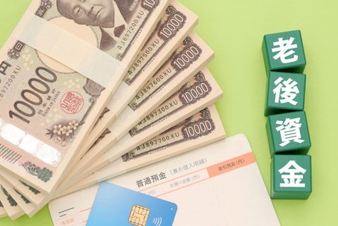 65歳で定年退職した父は退職金「1800万円」を受け取りました。年金は月「14万円」だそうですが、再就職しなくても生活していけるのでしょうか？