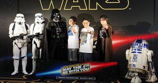 森川智之、R2-D2との対面に笑顔！GWをスター・ウォーズ色に染める「STAR WARS DAY YOKOHAMA MINATOMIRAI 2024」がスタート