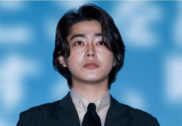 倉悠貴、真顔からの目がなくなるほどの笑顔＆ピースショットに「かわいすぎ」「罪」の声＜銀河の一票＞