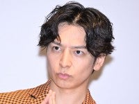 生田斗真、自転車に乗るクセ強オフショに反響「髪型どうした」「チャリ乗ってる〜」