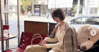 篠田麻里子、親子で過ごすオフショットが美貌全開「めっちゃ綺麗」「休日も素敵ですね」