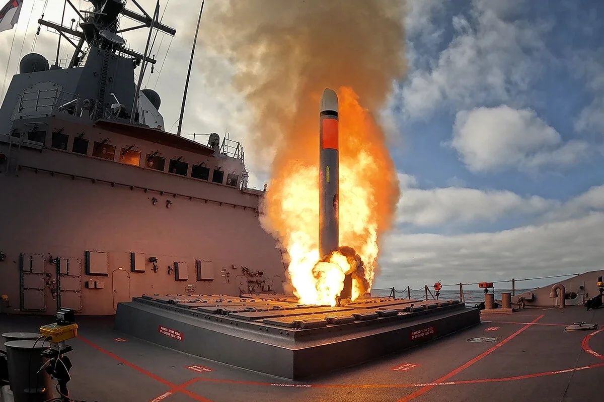 世界の真ん中で咲き誇る!?「サナエ・ディフェンス」の野望