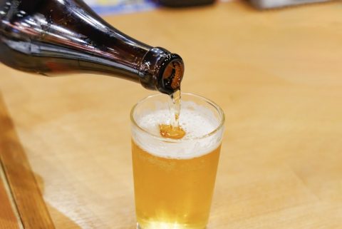 毎晩「仕事終わりのビール1缶」が楽しみな会社員…もし10年前から「毎日キリンに1缶分・200円」投資してたら、優待で“タダでビール”を飲めていた？「優待内容・配当金」を確認