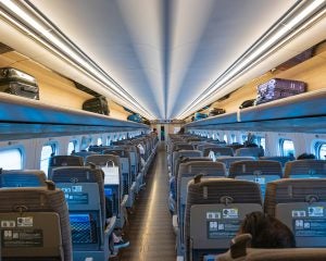 新幹線で自分の席に見知らぬ「親子連れ」が。注意すると“まさかの逆ギレ”…事態を収束させた方法――年末年始ベスト