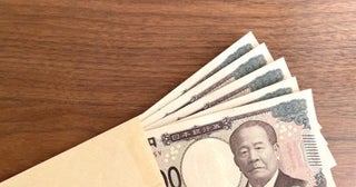 児童手当にプラスして「子ども1人あたり2万円」もらえるとニュースで見ました。世帯年収800万円のわが家も対象となりますか？