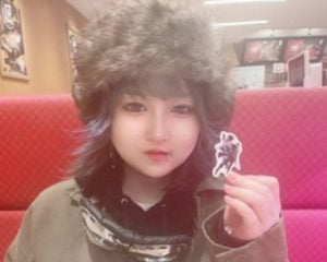 階段から突き落とされ左半身麻痺に…それでも「暴力を振るう父より無関心な母が憎い」41歳女性の告白