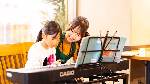 夏休みにスターバックスで行われた子どもたちの未来を育む「ハミングバード 体験コミコネ」をレポート