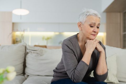 夫に先立たれ、一人暮らしが不安で娘夫婦と同居することに。年金「月10万円」はすべて娘が管理し、自由に使えるお金は毎月「3万円」ほどです。居候の身ですし、我慢するしかないでしょうか…？