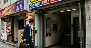 平日の昼間に「ビデオBOX」に吸い込まれるサラリーマンの正体。“ただのサボり”ではない切実な理由も