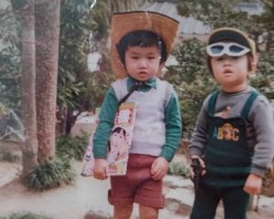 完熟フレッシュのパパが明かす「ワイルドファンキーな地域」での子供時代。欧米人を見て「天狗が出た！」と泣き叫んだ4歳の記憶