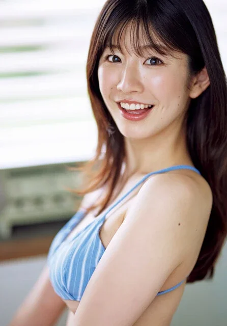元保育士で今回初グラビアの望月風花。いとこには有名グラドルも！「いとこが20人もいるんです」