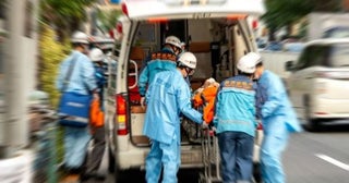 「救命救急士」になるには2つのルートがあると聞きました。年収にも違いがあるのでしょうか？