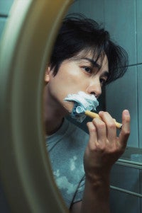色っぽすぎるシェービング姿！町田啓太、活動15周年アニバーサリーフォトブックより台北撮影カット解禁