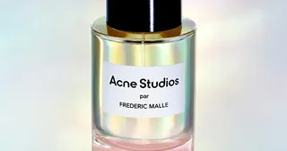 “香りの天才”がつくる「Acne Studios」を表現した香水って？「フレデリック マル」とのコラボ香水に注目