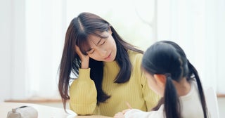 子どもの発育が早すぎる「思春期早発症」 治療する・しないをどう決めた？親11名のリアルな戸惑いと不安