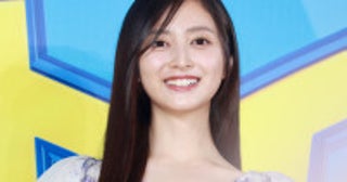 乃木坂46井上和、花柄ワンピで『トイ・ストーリー５』レッドカーペットに登場美髪輝く