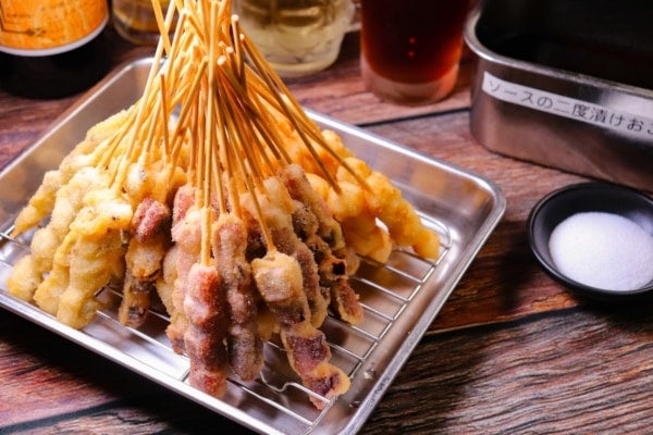 【嘘やろ、1本50円!?】驚愕の圧倒的コスパの屋台居酒屋に新名物が登場