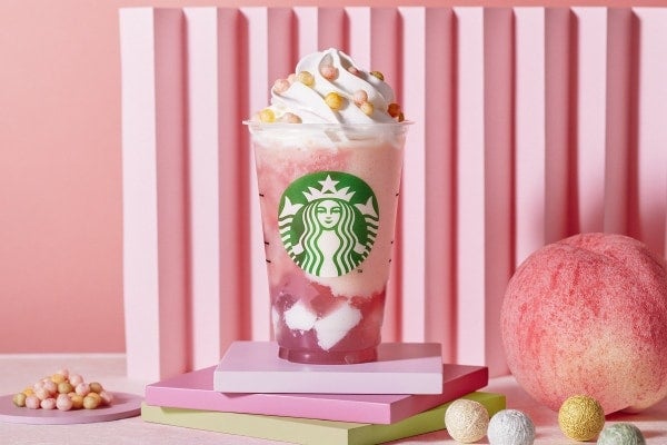 白桃と桜の風味が広がる。スターバックスから「ひなまつりフラペチーノ」がショートサイズで登場