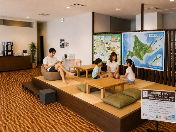 【北海道旭川市】ワイズホテル旭川駅前が宿泊者専用ラウンジに畳の小上がりを新設。朝食もリニューアル