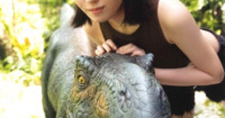 “奇跡のビジュアル”でグラビア界席巻中の声優、念願の1st写真集でしなやかなボディライン披露
