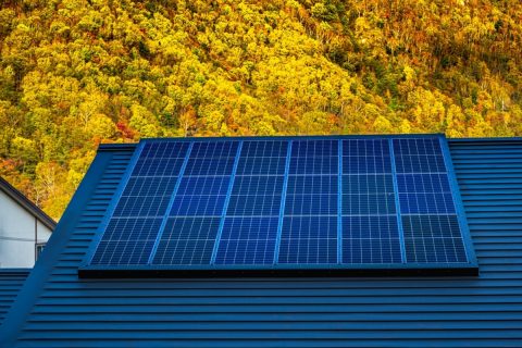 10年前に「100万円」かけて太陽光発電を設置しました。売電価格が下がった今、もう“損する設備”になってしまったのでしょうか？