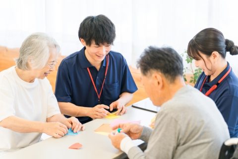 高齢の母の「施設代・月25万円」の支払いで、貯金が「750万→500万円」に激減した会社員…同僚に話したら「月20万くらい余分に払ってる」と言われ驚愕！ 申請で“約8割戻ってくる”制度とは