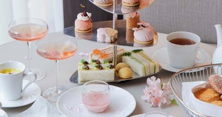 フォーシーズンズホテル丸の内 東京、桜 アフタヌーンティー開催。桜の花びらで作られたジュレなど、春の訪れを感じて