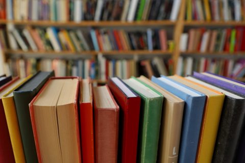 図書館の本に子どもがジュースをこぼした！ 「絶版本」の場合“数万円”を請求されるケースがあるって本当!?
