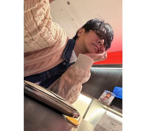  高橋克典、息子の洋服を着こなす大人カジュアルコーデ公開 